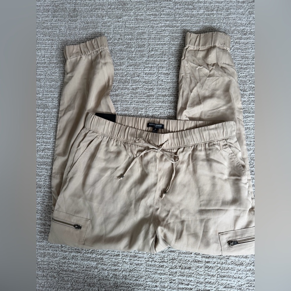 Banana Republic Factory Tencel Cargo Jogger NWT - Picture 3 of 5